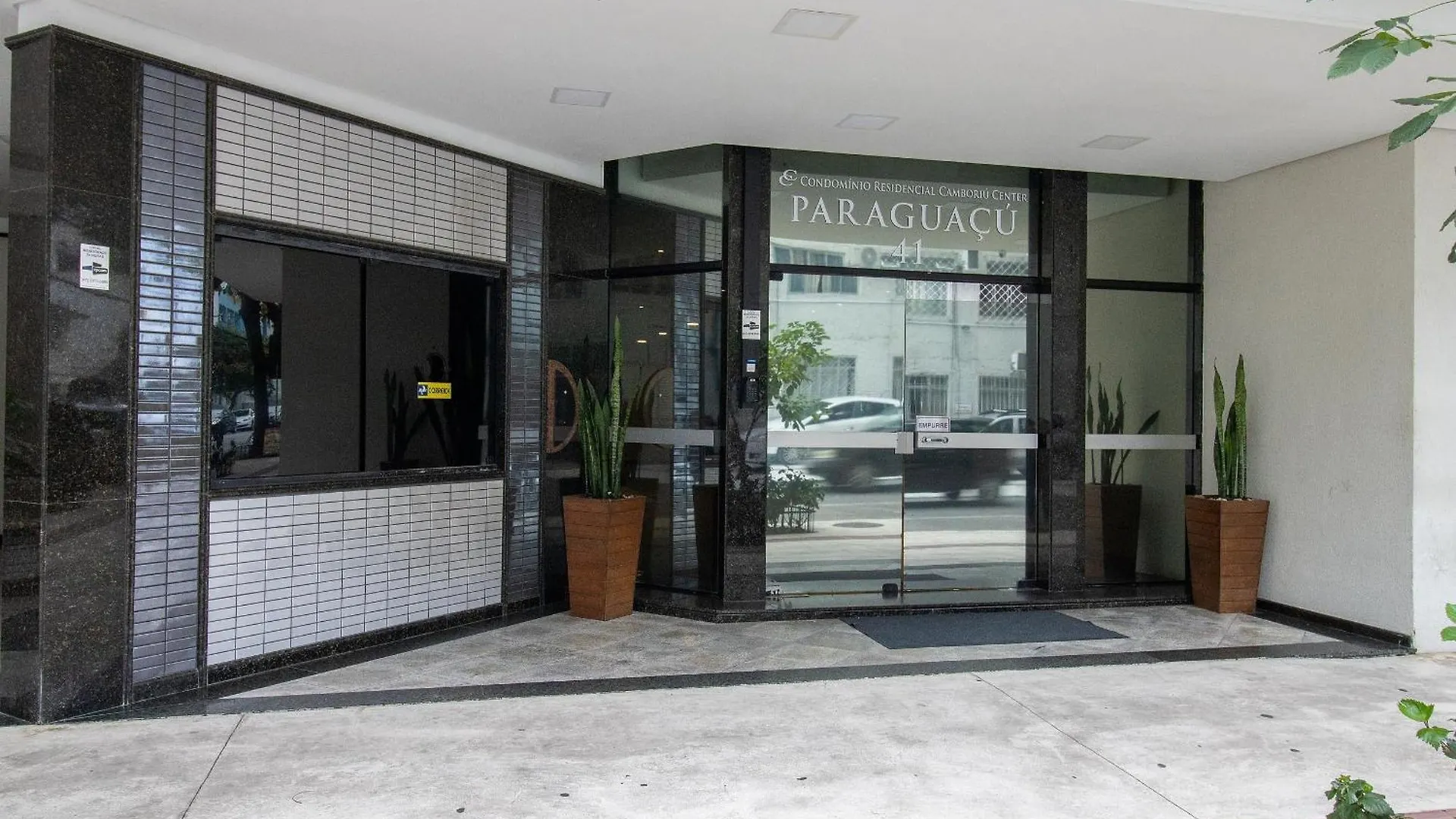 PR143 - PRÓXIMO A AVENIDA BRASIL, GARAGEM CAMIONETE, 4 DORM, CLIMATIZADO, Wi-Fi Apartamento Balneário Camboriú